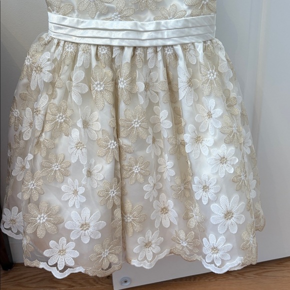 Nanette Kids Ivory and Gold Floral Kids Dress-size 4t - Picture 3 of 8
